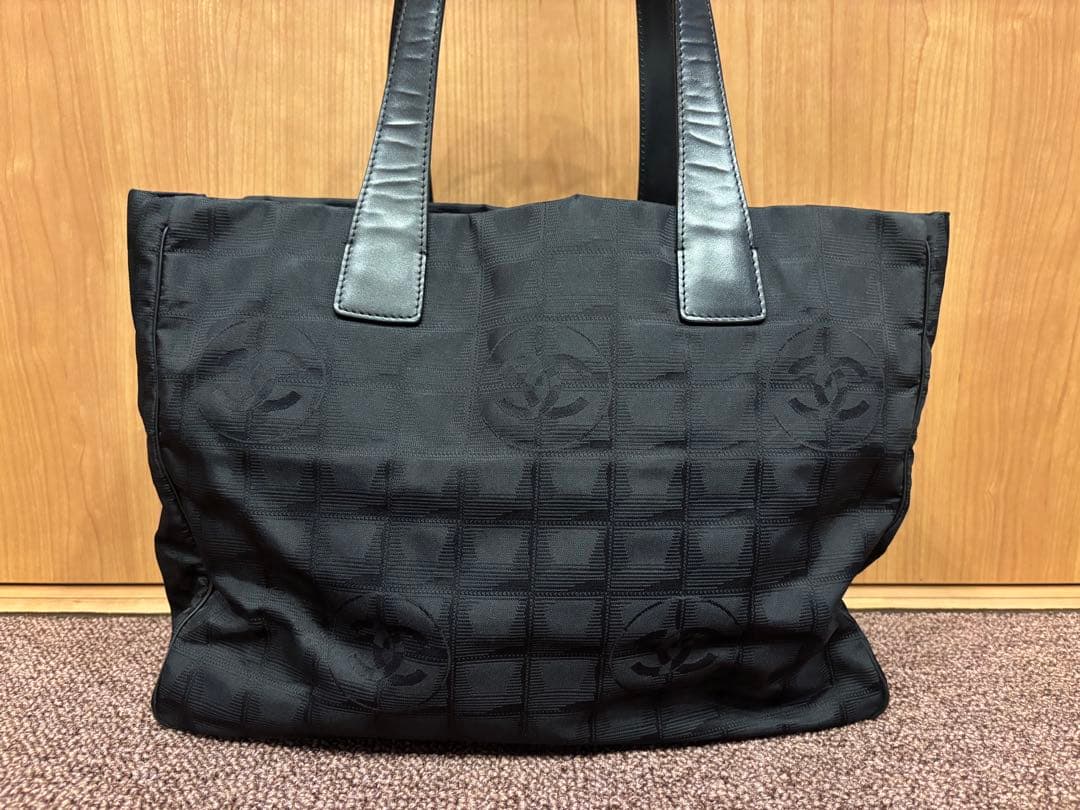 CHANEL シャネル　ニュートラベルライントートMM ブラック2
