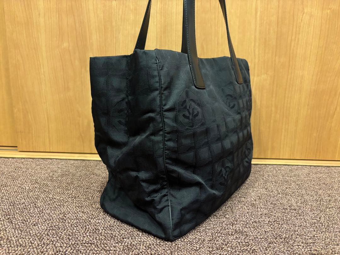 CHANEL シャネル　ニュートラベルライントートMM ブラック2
