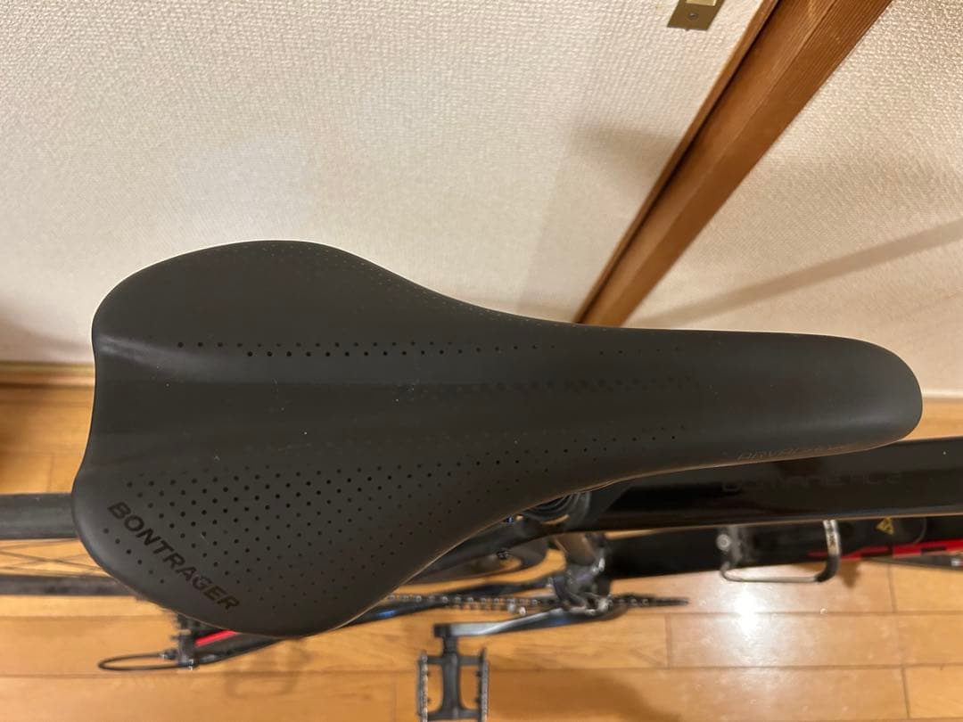 [極美品]ロードバイク　TREK ブラック ライト　反射板　ドリンクホルダー付き