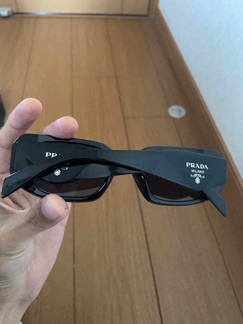 PRADA スクウェア型 サングラス