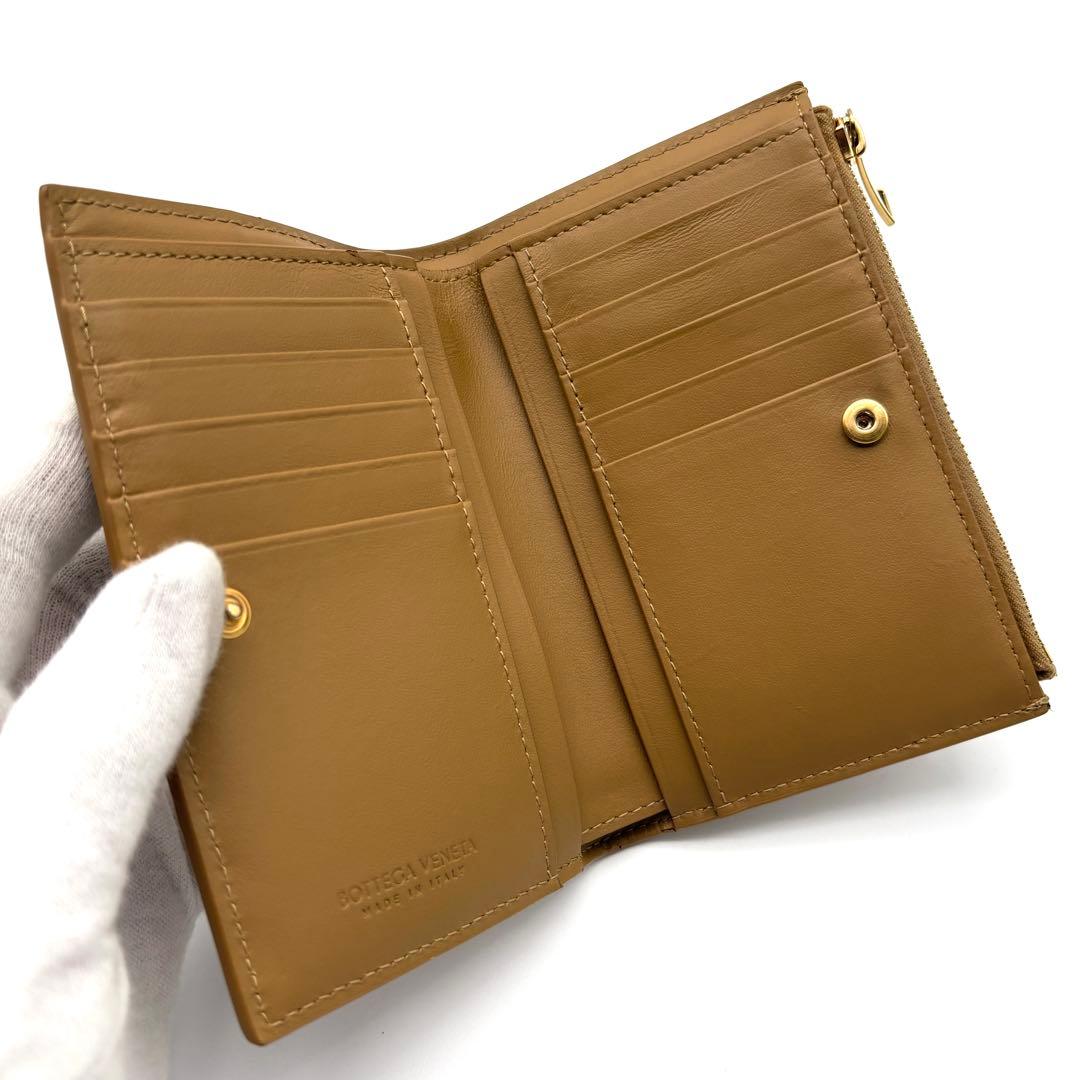 未使用級・日本限定色 ボッテガヴェネタ 二つ折り財布 カセット マキシイントレ