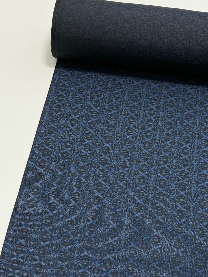 新品未使用　お召 西陣織 正絹 反物　先染め　広幅　濃いブルー　御召機の匠　幾何