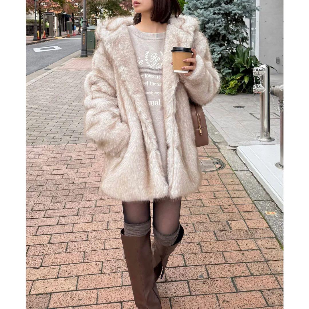 新品タグ付き ロイヤルパーティー フーディーファージャケットコート ベージュ