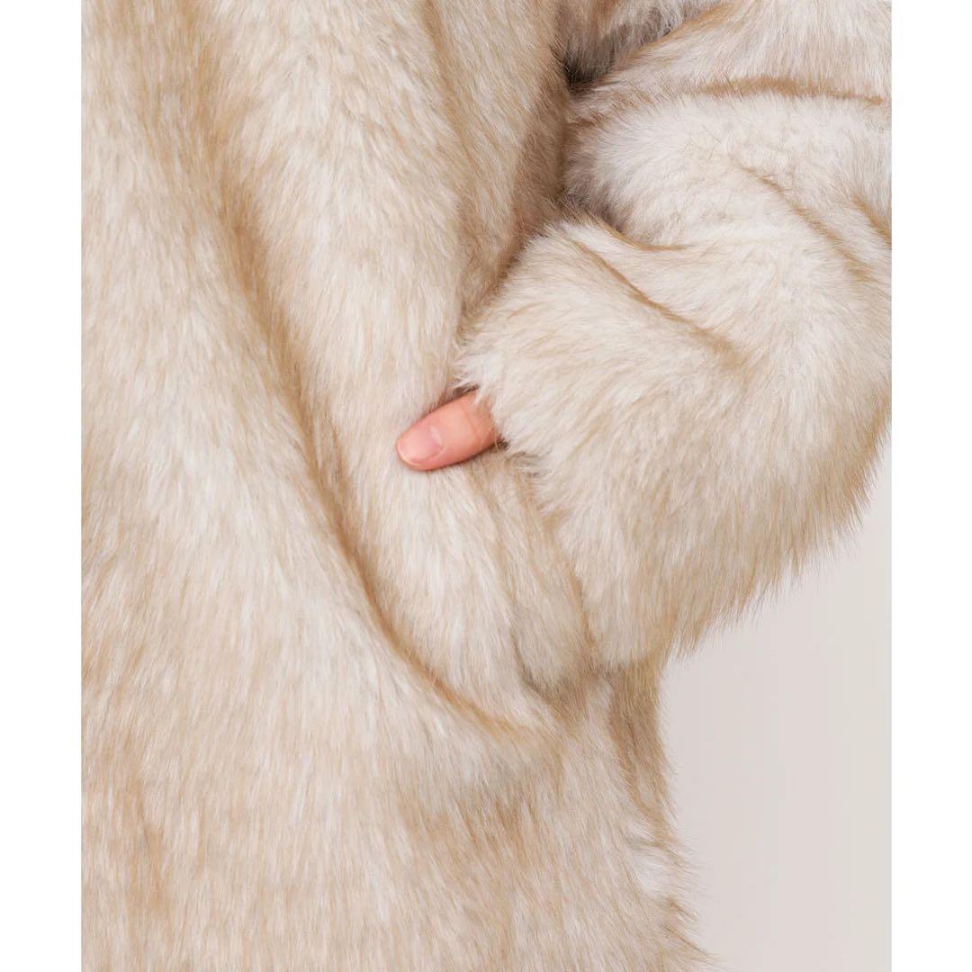 新品タグ付き ロイヤルパーティー フーディーファージャケットコート ベージュ