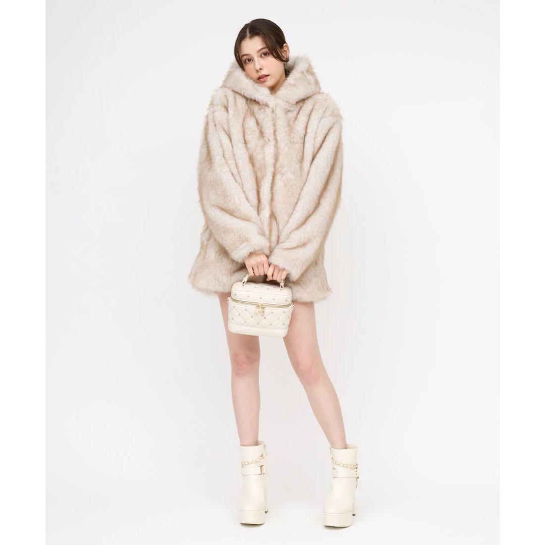 新品タグ付き ロイヤルパーティー フーディーファージャケットコート ベージュ