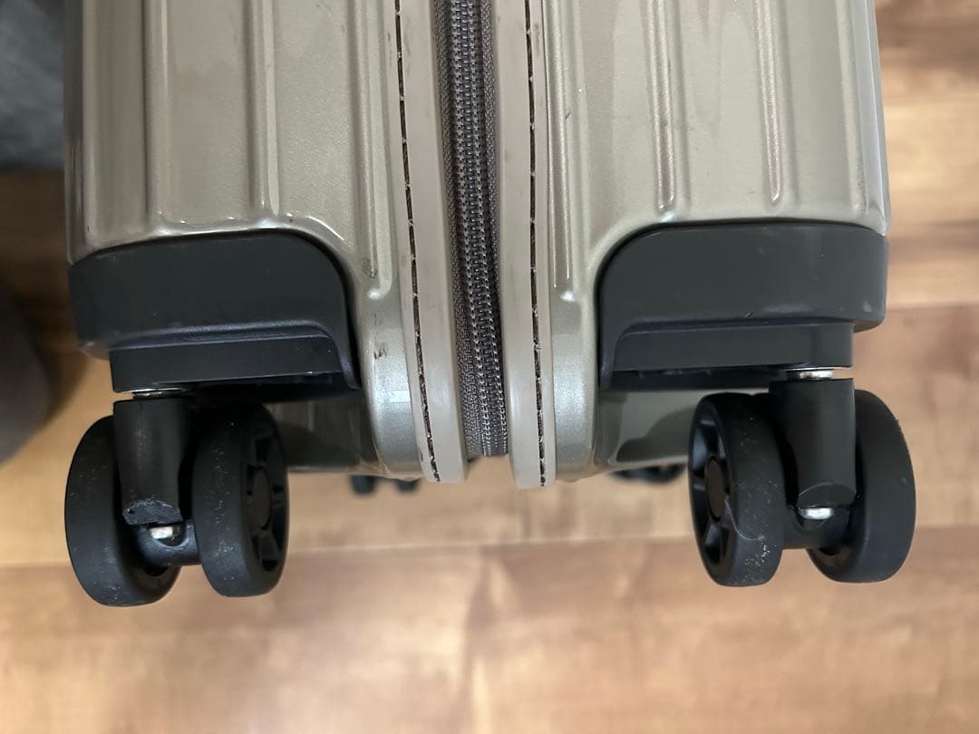 RIMOWA 中型キャリーケース(機内持ち込みサイズ)