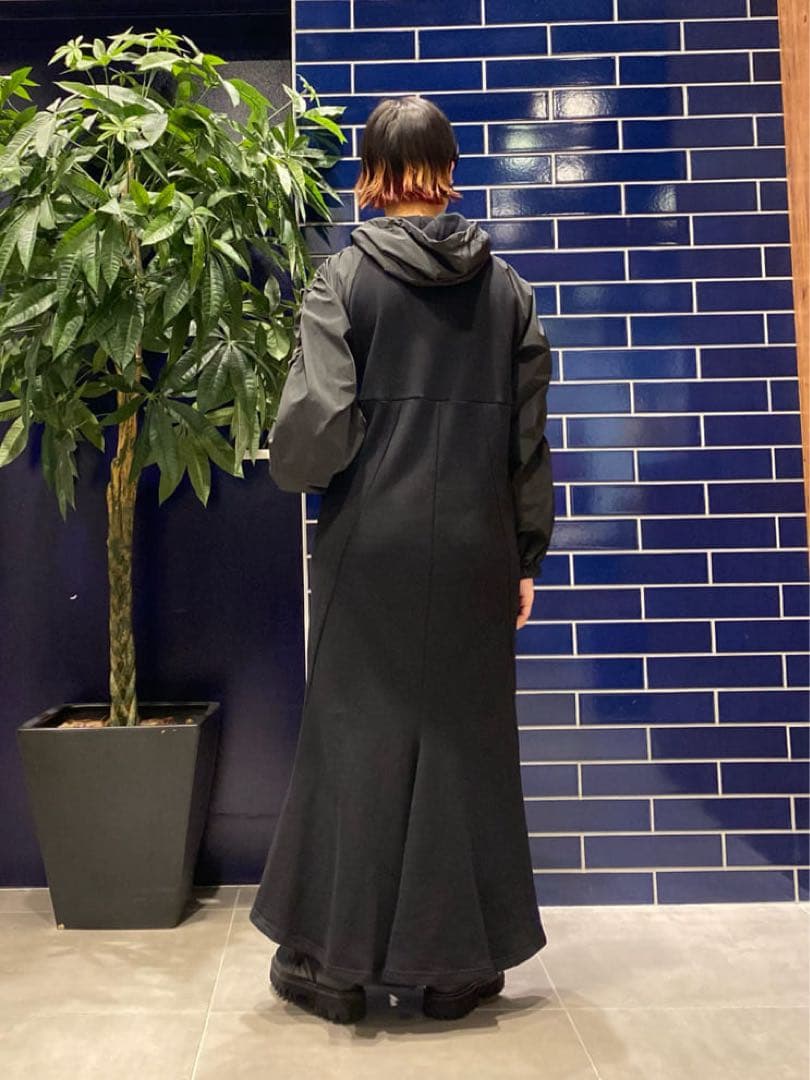 LASUD 異素材ギャザースリーブマーメイドワンピース　フード付き