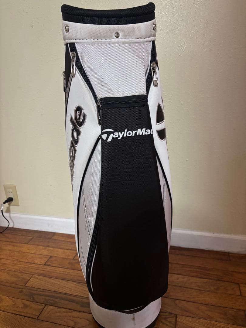 美品　テーラーメイド　キャディバッグ　白　黒