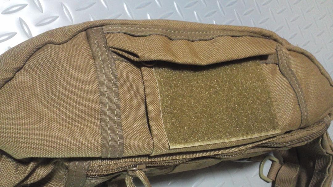 米軍実物 AWS タクティカル & ユニバーサル ファニーパック コヨーテ