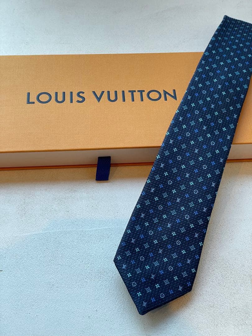【新品未使用】LOUIS VUITTON ネクタイ ネイビー　成人式向け