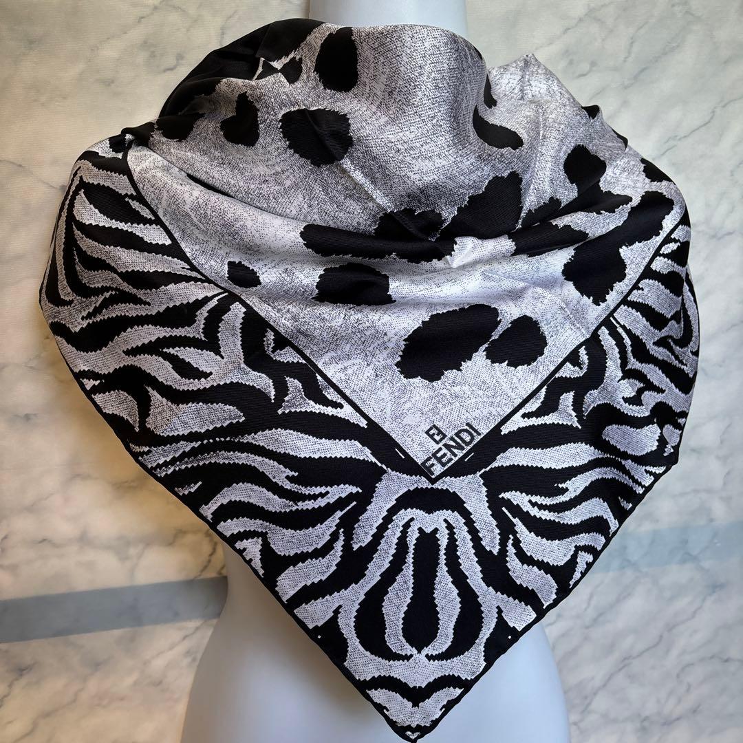かりんと❗️レア！未使用！極美品！FENDIシルク100%ストール　ゼブラ柄