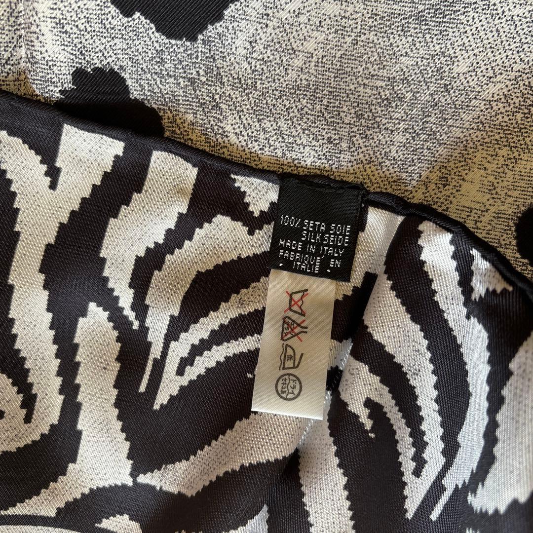 かりんと❗️レア！未使用！極美品！FENDIシルク100%ストール　ゼブラ柄