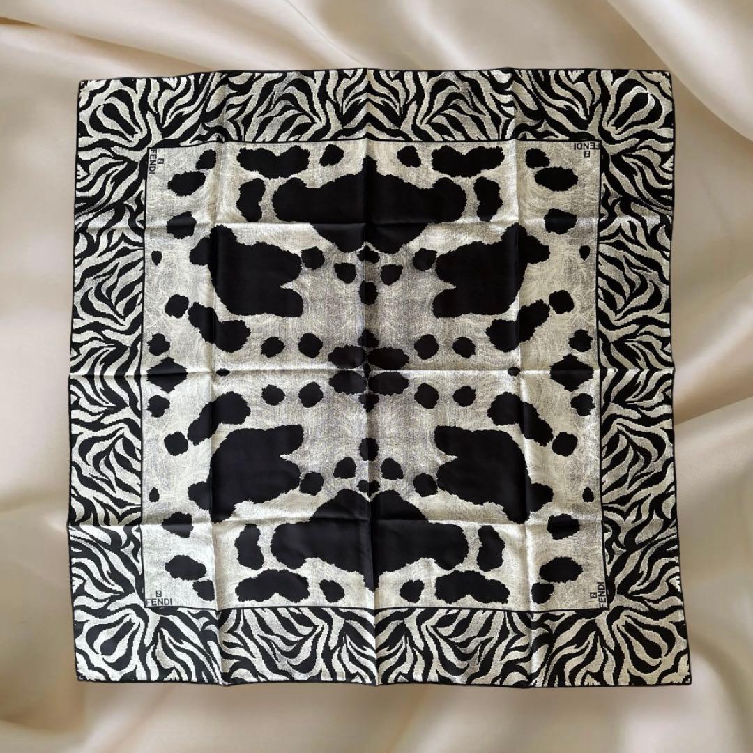 かりんと❗️レア！未使用！極美品！FENDIシルク100%ストール　ゼブラ柄