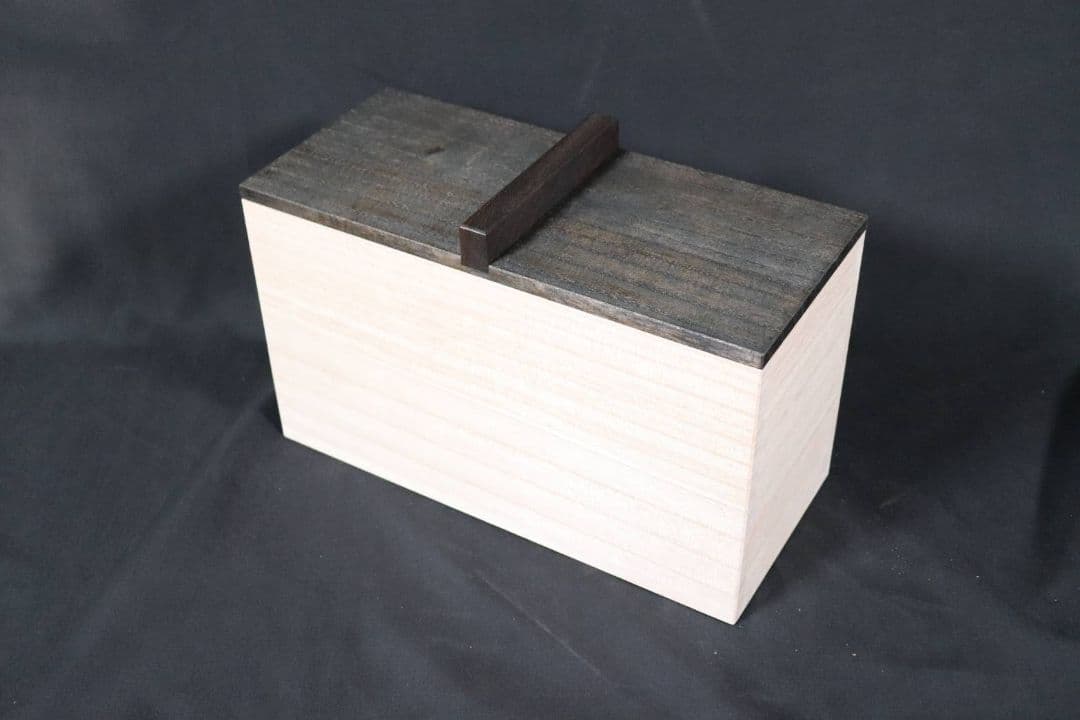 ゆうちゃん【新米保管にオススメ】黒漆塗り　ブラック桐米櫃　5キロ用