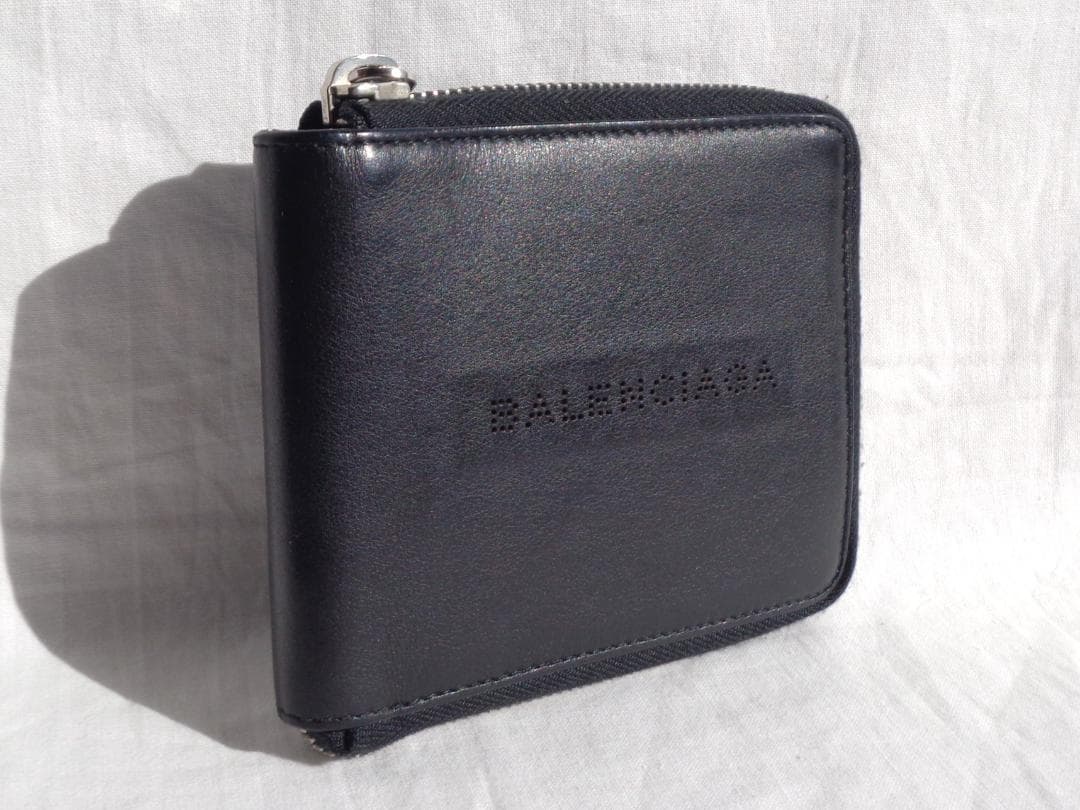 美品 BALENCIAGA パンチングロゴレザーラウンドジップ二つ折り財布 黒