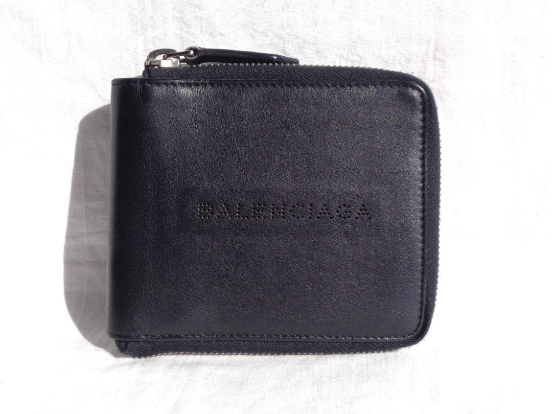 美品 BALENCIAGA パンチングロゴレザーラウンドジップ二つ折り財布 黒