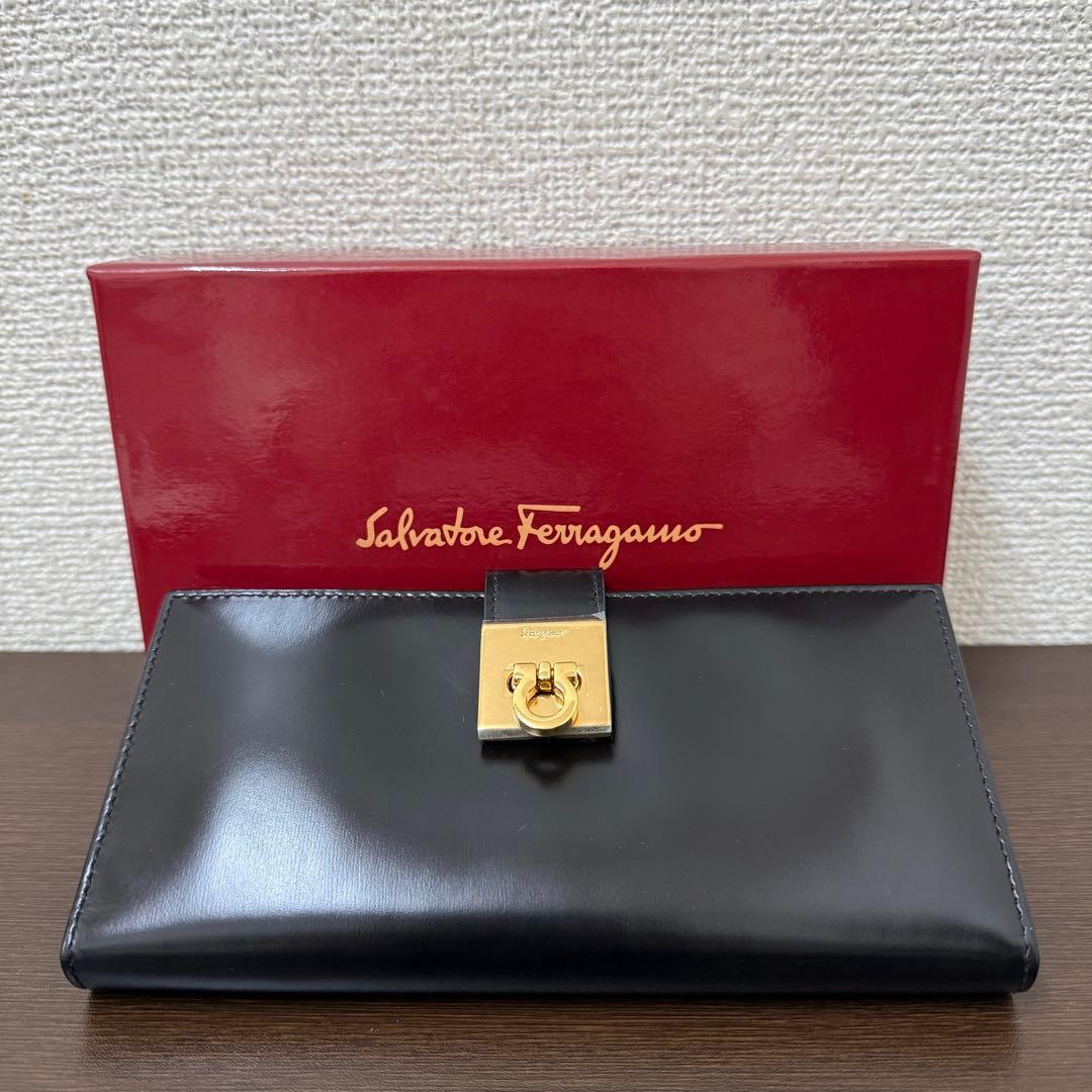 Salvatore Ferragamo フェラガモ ガンチーニ ブラック長財布