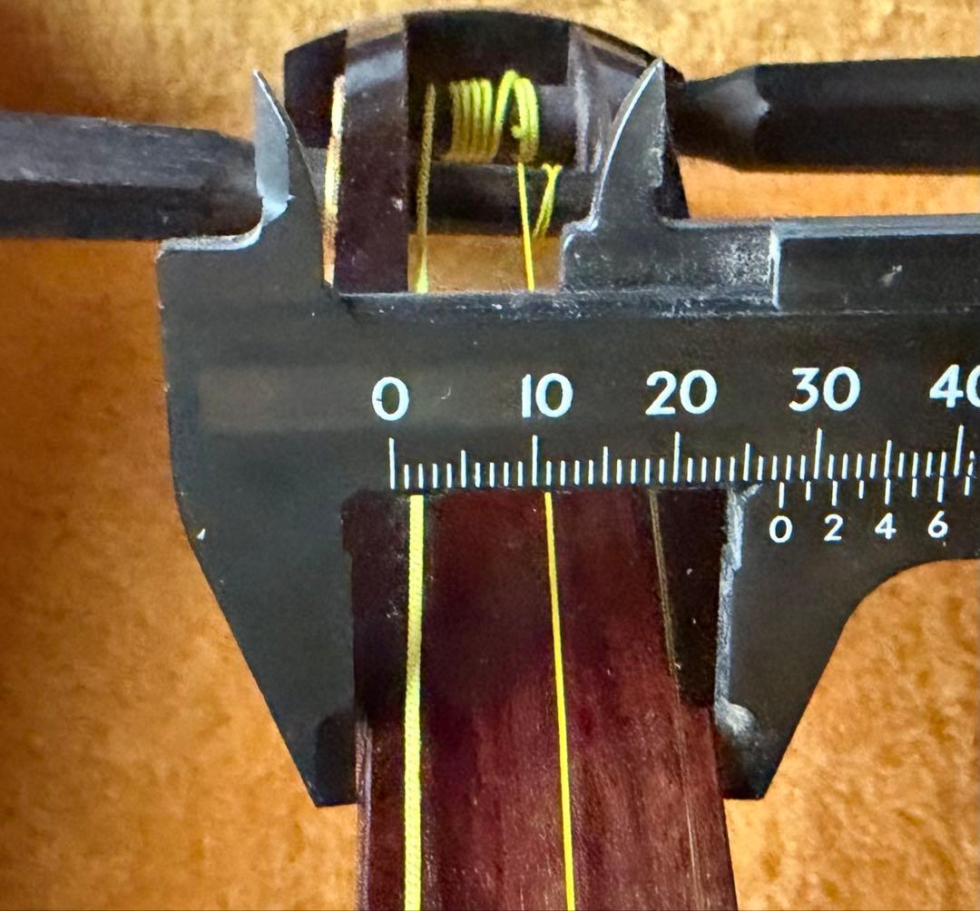 三味線　中竿　東サワリ　皮破れ無し　撥・ハードケースなど付属品多数