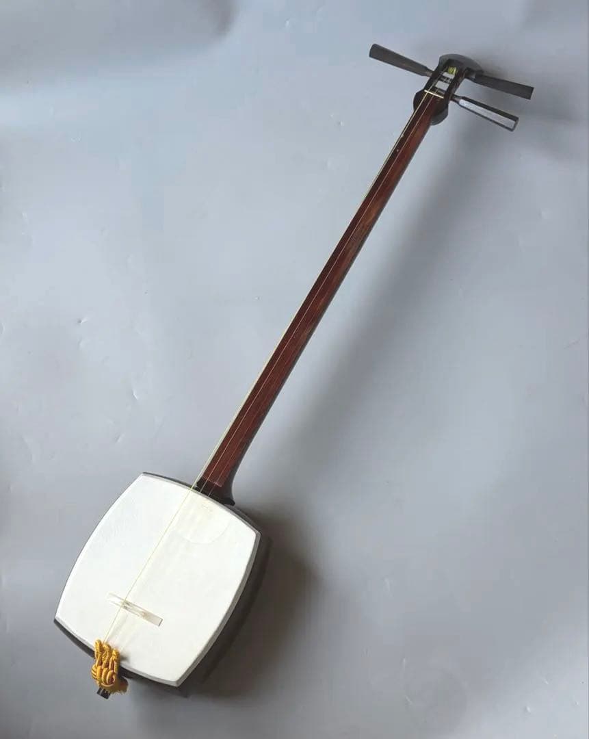 三味線　中竿　東サワリ　皮破れ無し　撥・ハードケースなど付属品多数