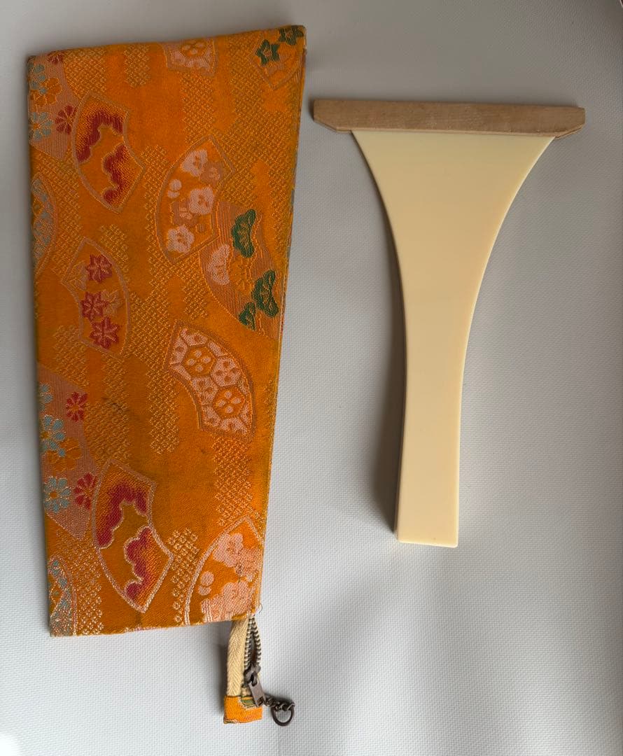 三味線　中竿　東サワリ　皮破れ無し　撥・ハードケースなど付属品多数