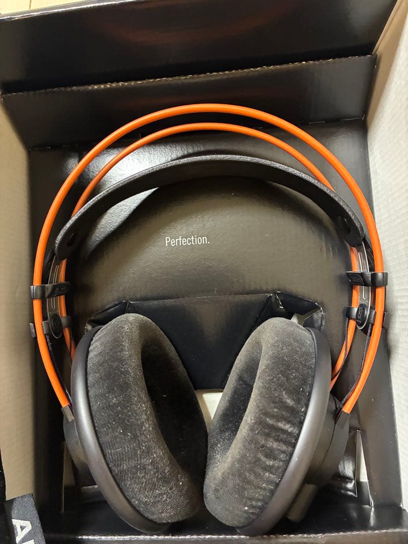 AKG K712 PRO　スタジオモニターヘッドホン