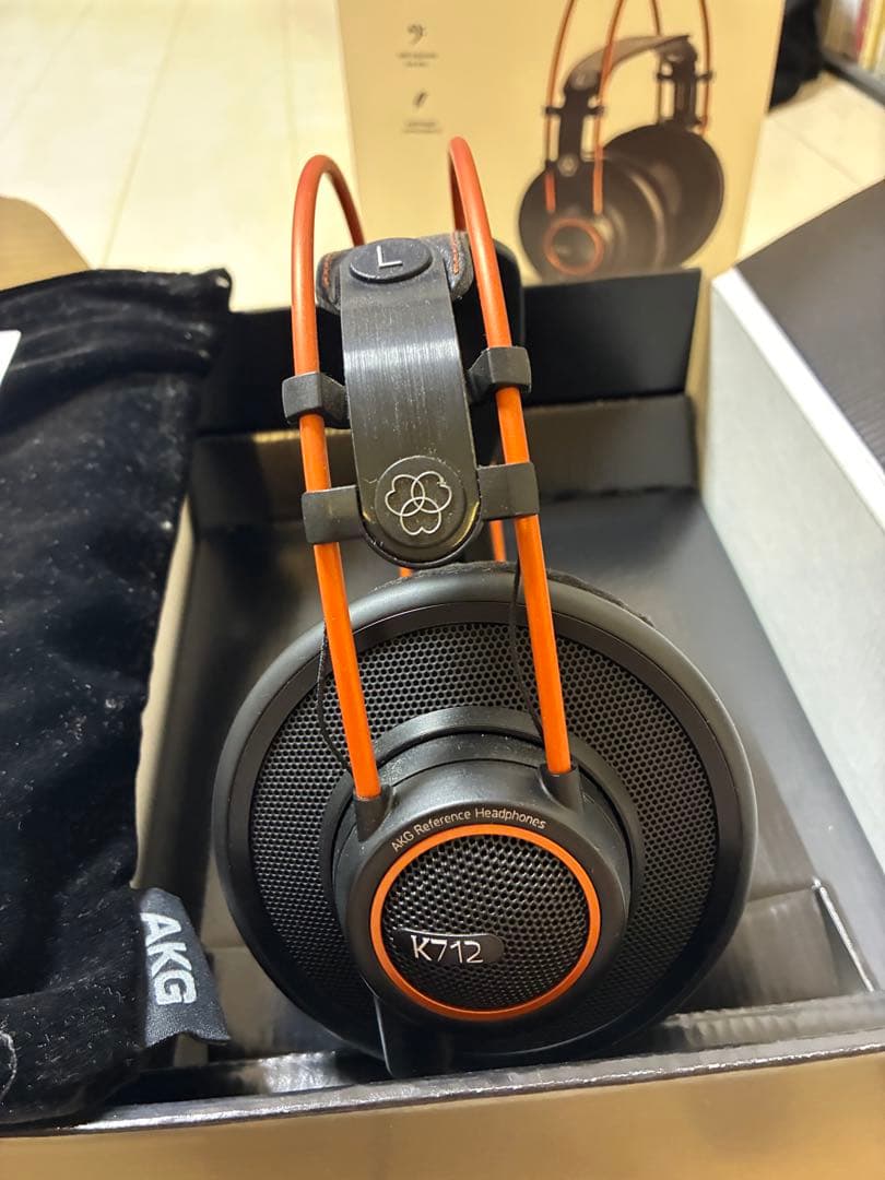 AKG K712 PRO　スタジオモニターヘッドホン