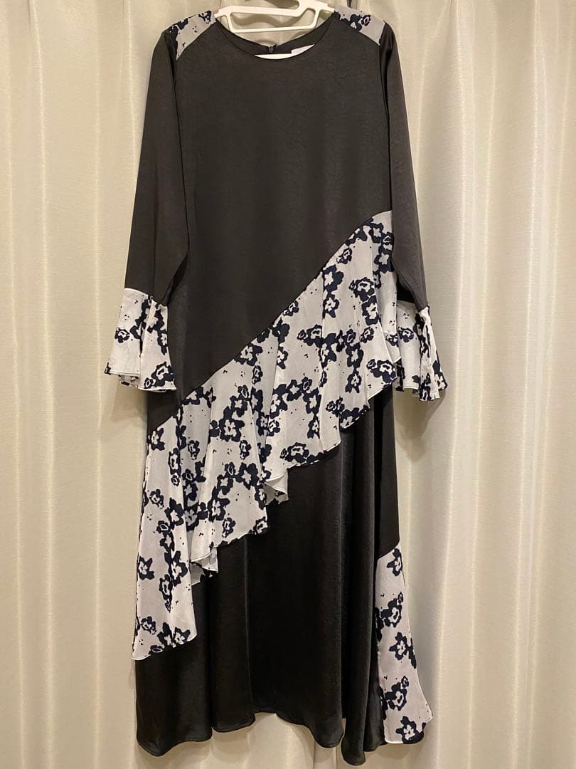 marte sahara サテンロングワンピース