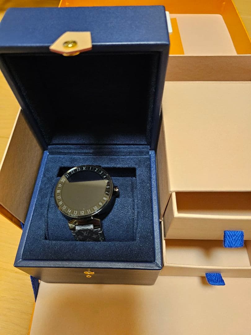 LOUIS VUITTON タンブール ホライゾン スマートウォッチv1