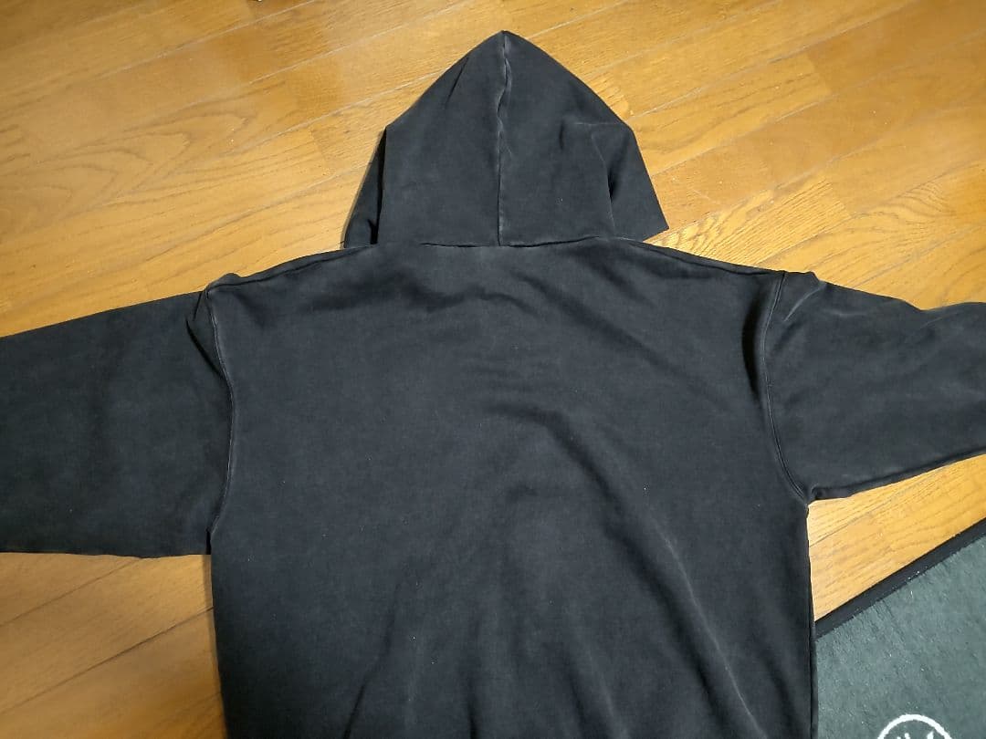 生見愛瑠 mnふーでぃーパーカー