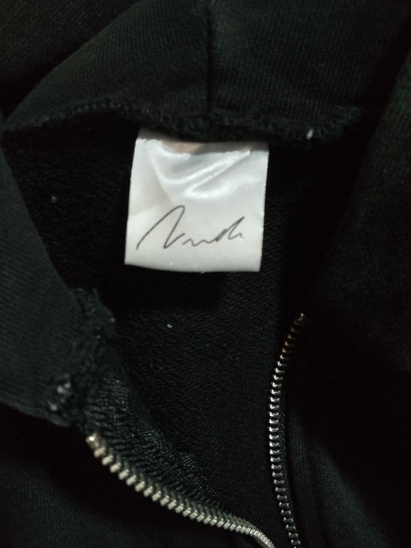 生見愛瑠 mnふーでぃーパーカー