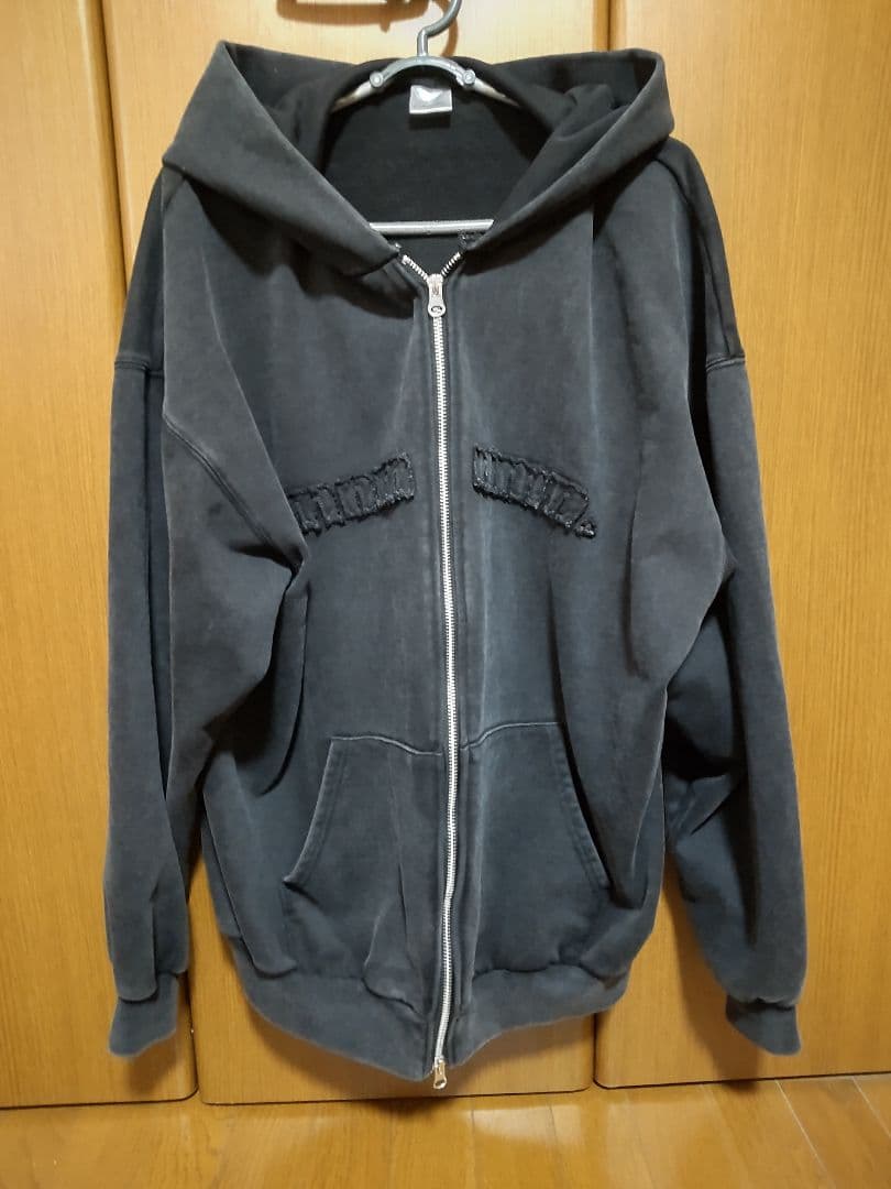 生見愛瑠 mnふーでぃーパーカー