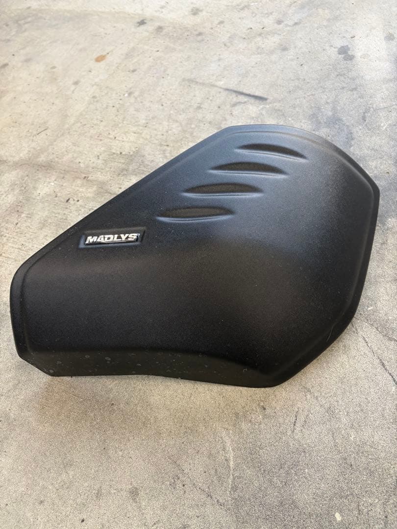 デリカD5 MADLYS リアコーナープロテクター