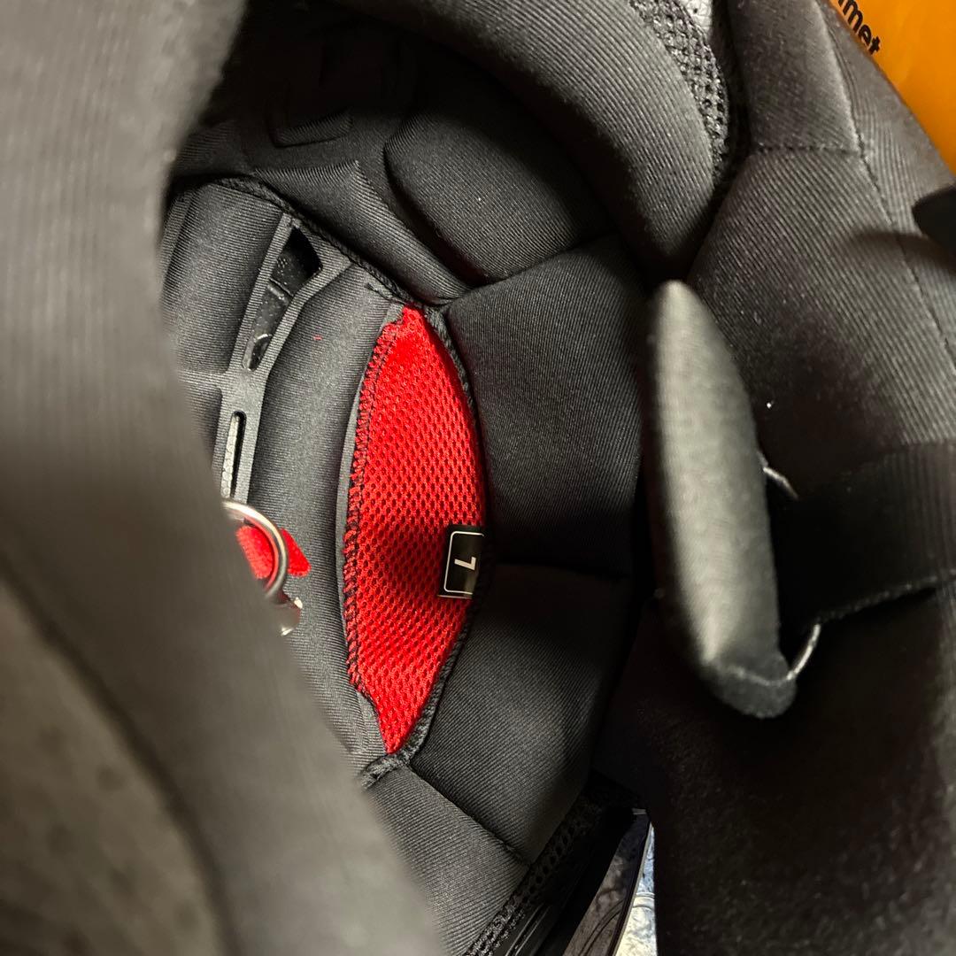 ま*す様 WINS X ROAD3 グレーブラック サイズL に内装交換してます