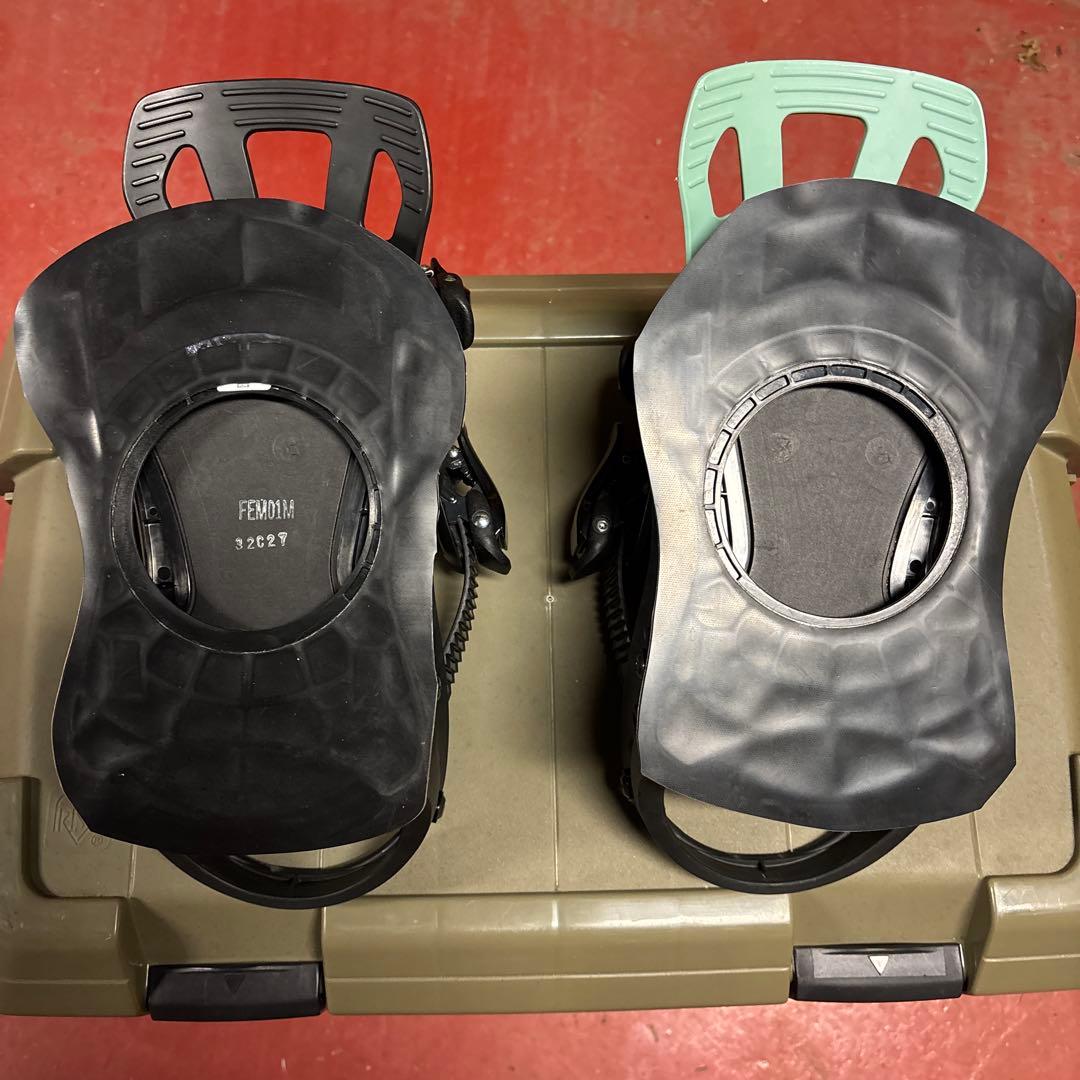 FLUX EM 2023 スノーボードビンディング ブラック/ミント