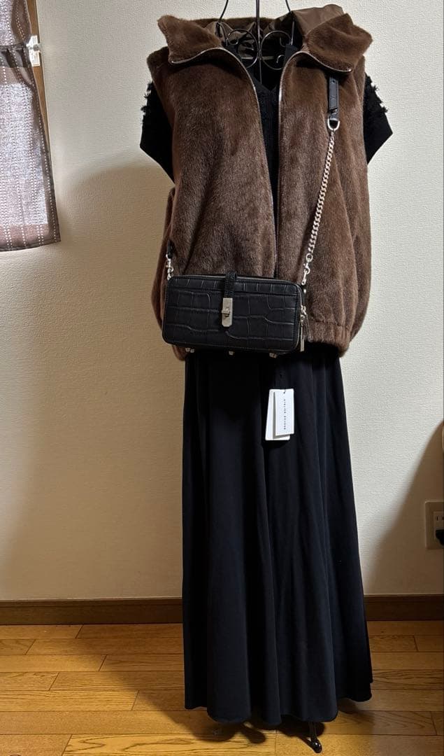 【ATELIER BRUGGE】シャーリングファーフーデッドベスト　2025