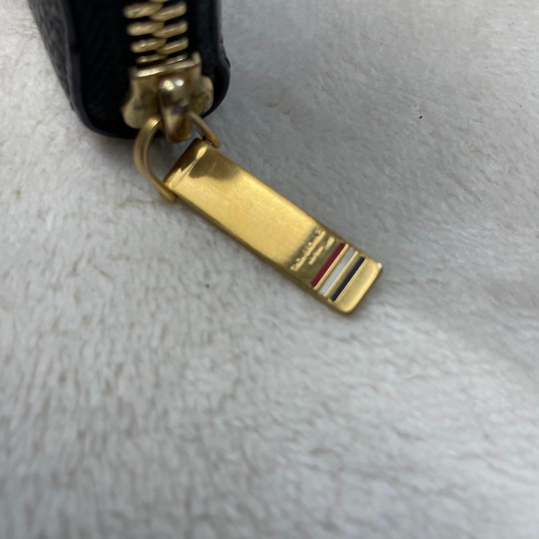 希少 極美品 トムブラウン ロゴ エンボス ジップウォレット 財布 黒 レザー