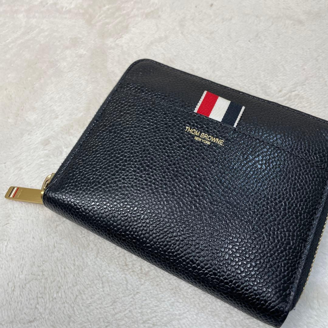 希少 極美品 トムブラウン ロゴ エンボス ジップウォレット 財布 黒 レザー