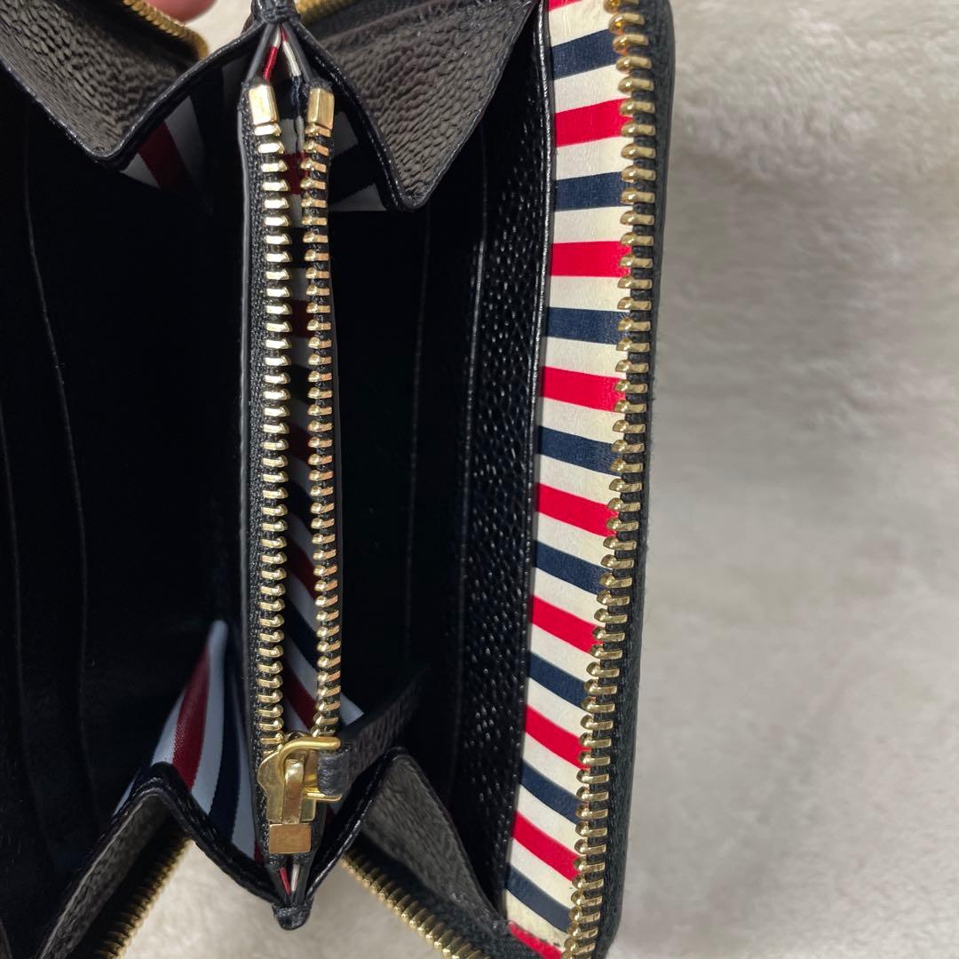 希少 極美品 トムブラウン ロゴ エンボス ジップウォレット 財布 黒 レザー