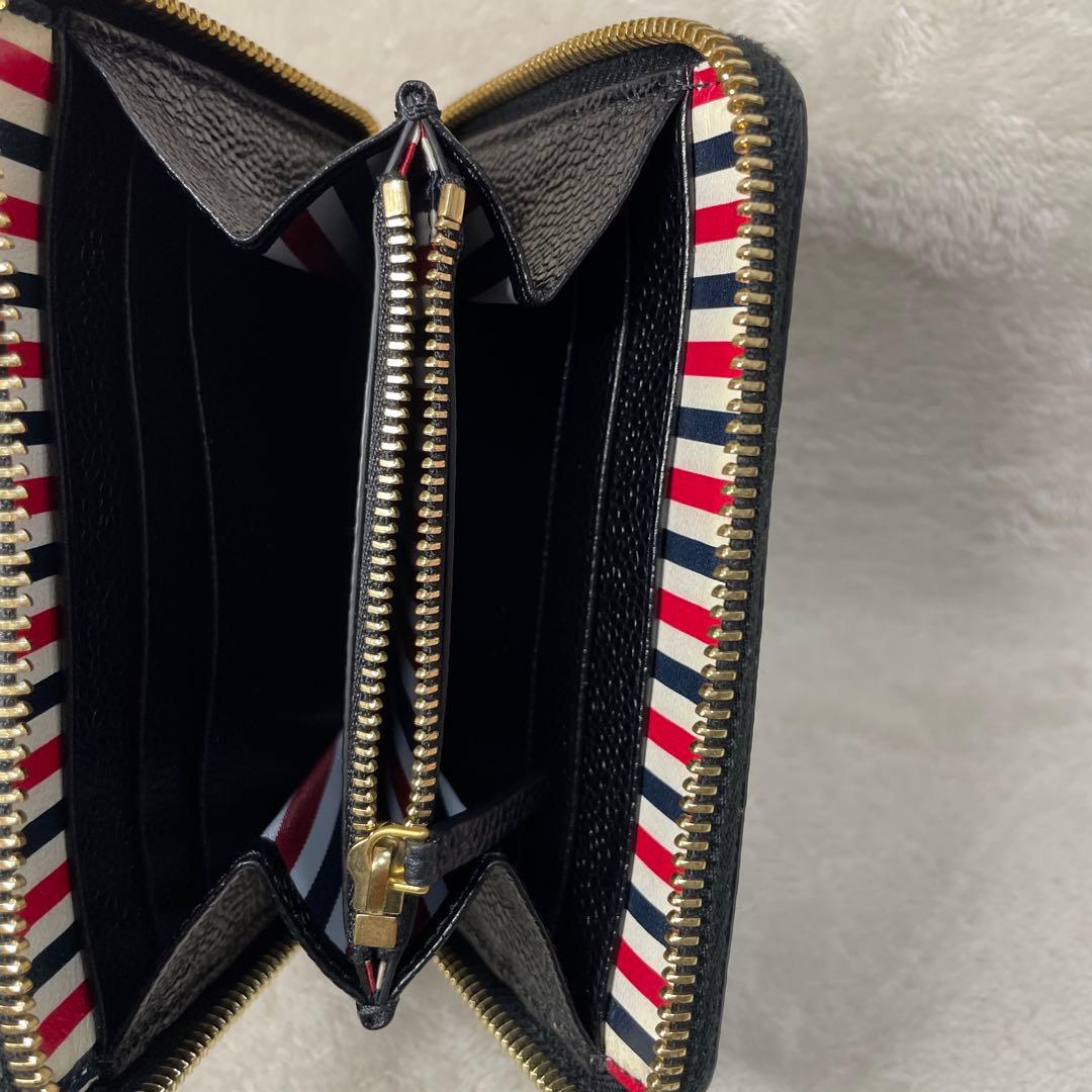 希少 極美品 トムブラウン ロゴ エンボス ジップウォレット 財布 黒 レザー