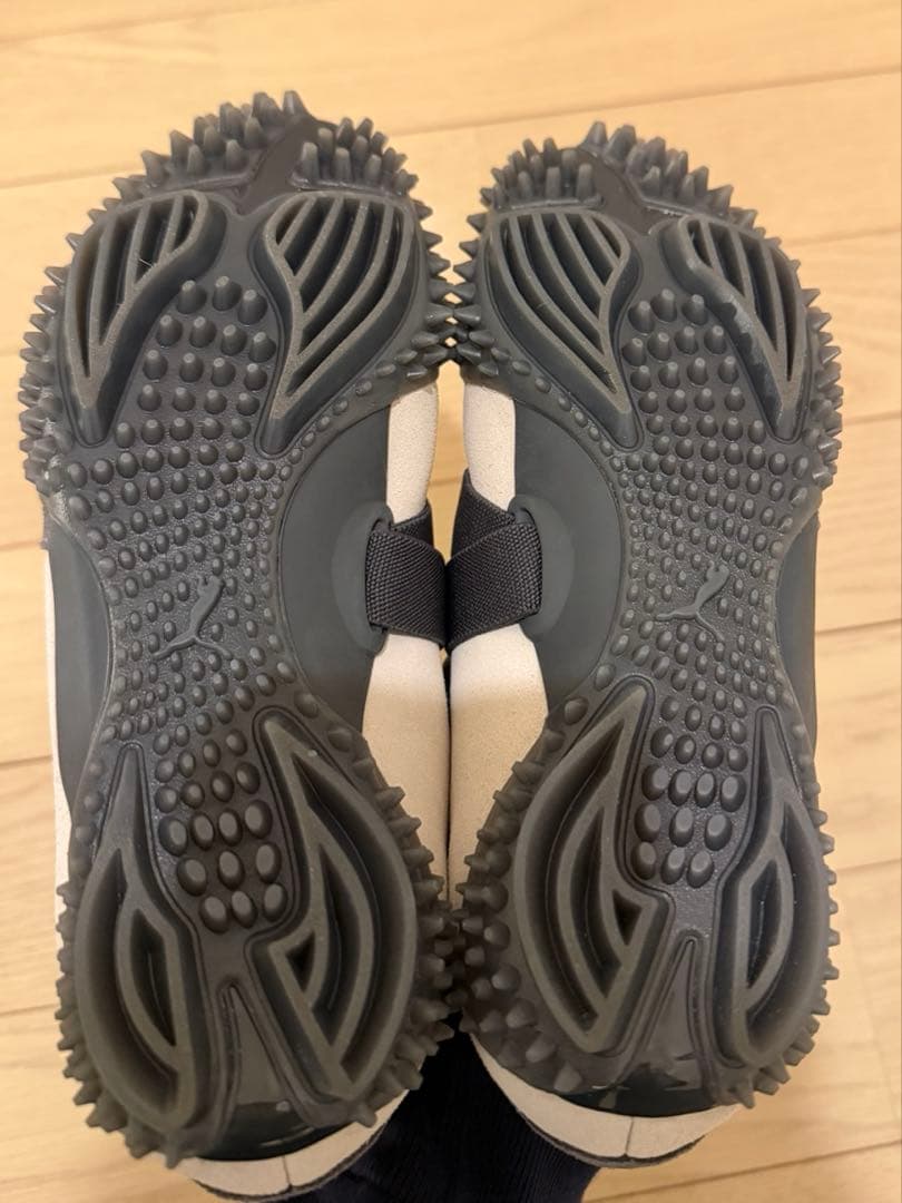 【新品未使用】PUMA プーマ　スニーカー　レディース　Mostro Suede