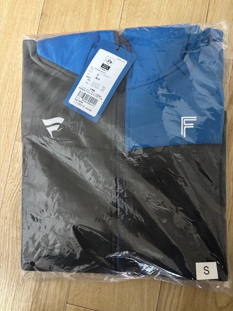 日本ハムオンフィールドトレーニングジャケット青黒　Ｓサイズ　未使用・美品