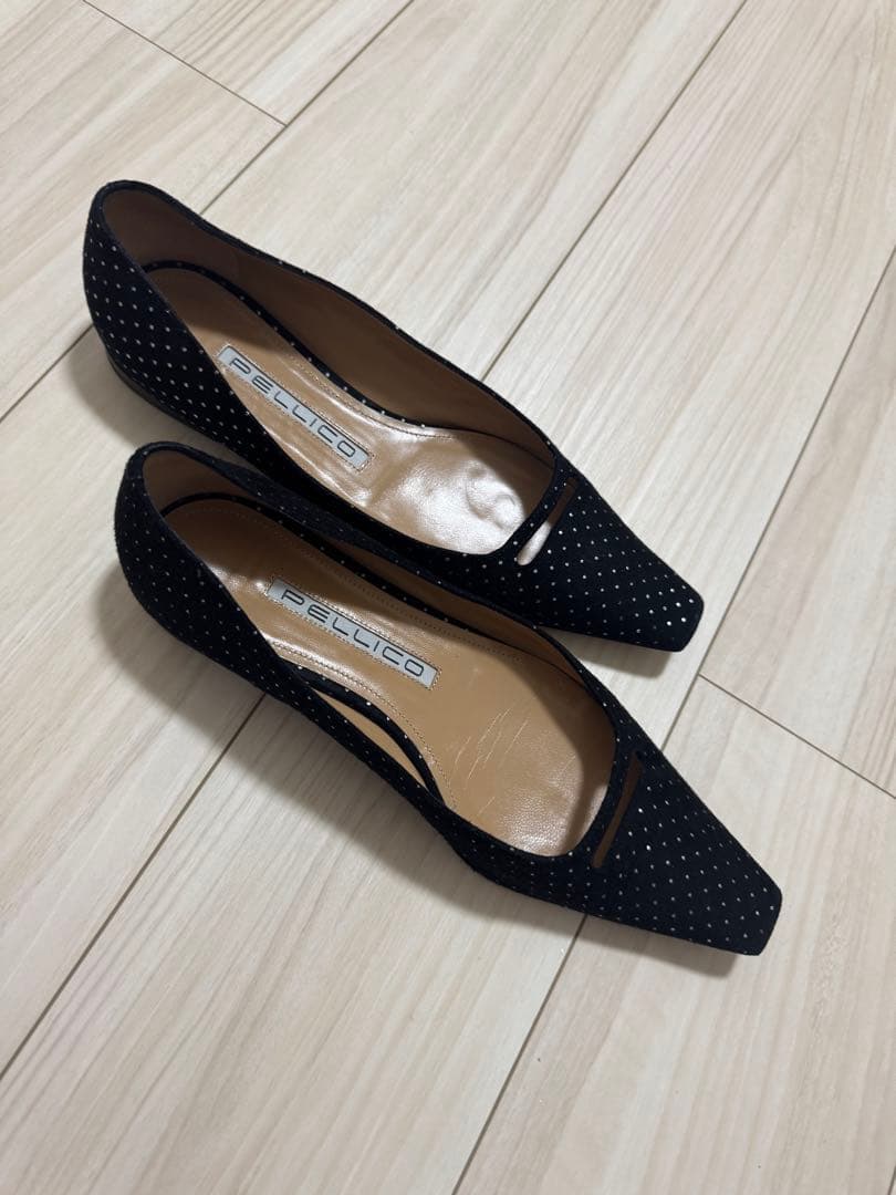 PELLICO ブラック ポインテッドトゥ フラットシューズ