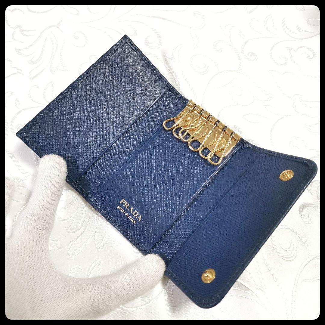 美品　プラダ　PRADA　サフィアーノ　リボン　キーケース　ゴールドロゴ　紺