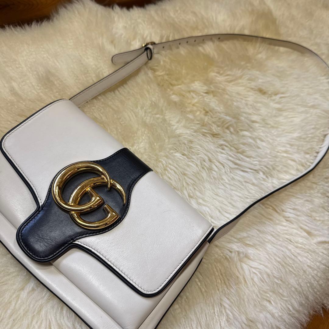 GUCCI GGロゴ ショルダーバッグ ホワイト/ブラック