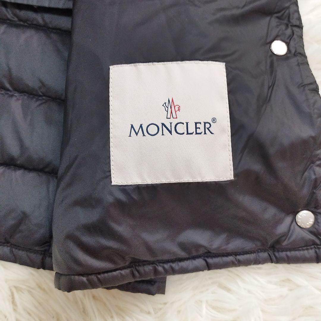 18382✨ MONCLER LIANE ライトダウンベスト 黒 ワッペンロゴ
