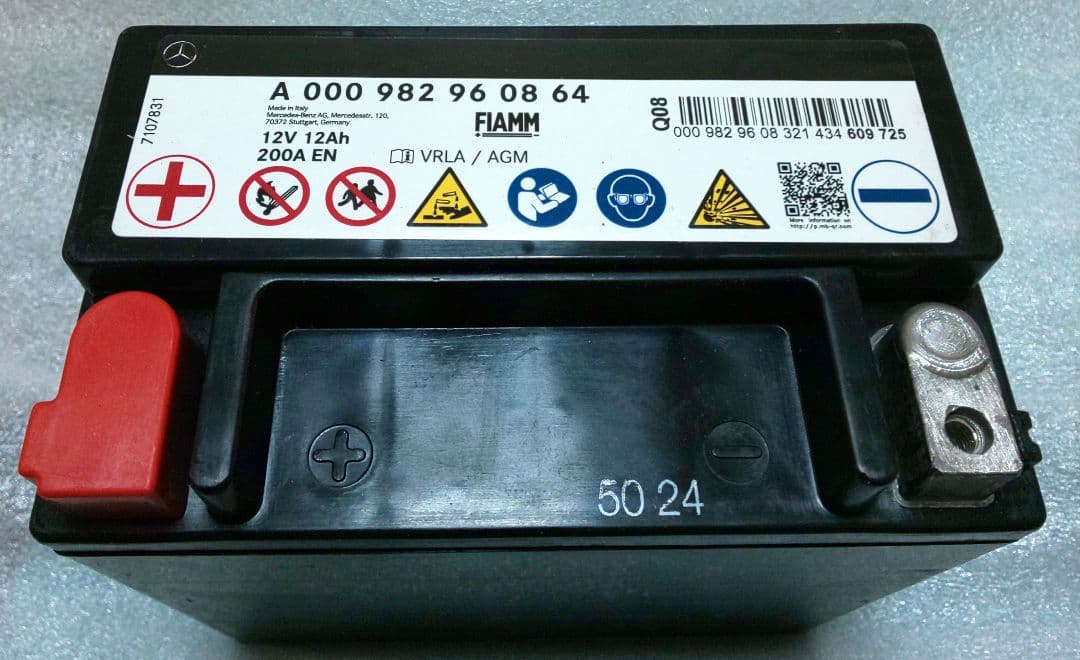 メルスセデスベンツ 純正バックアップバッテリー新品未使用