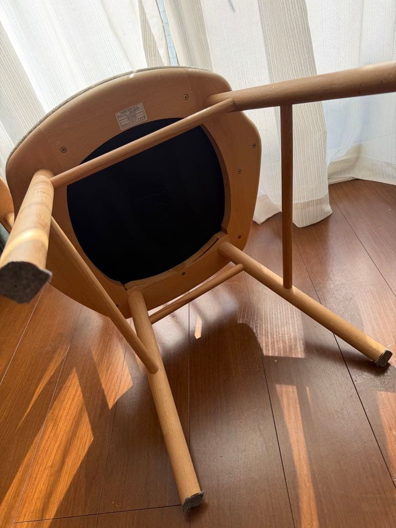 ナチュラル木製アームチェア グレークッション