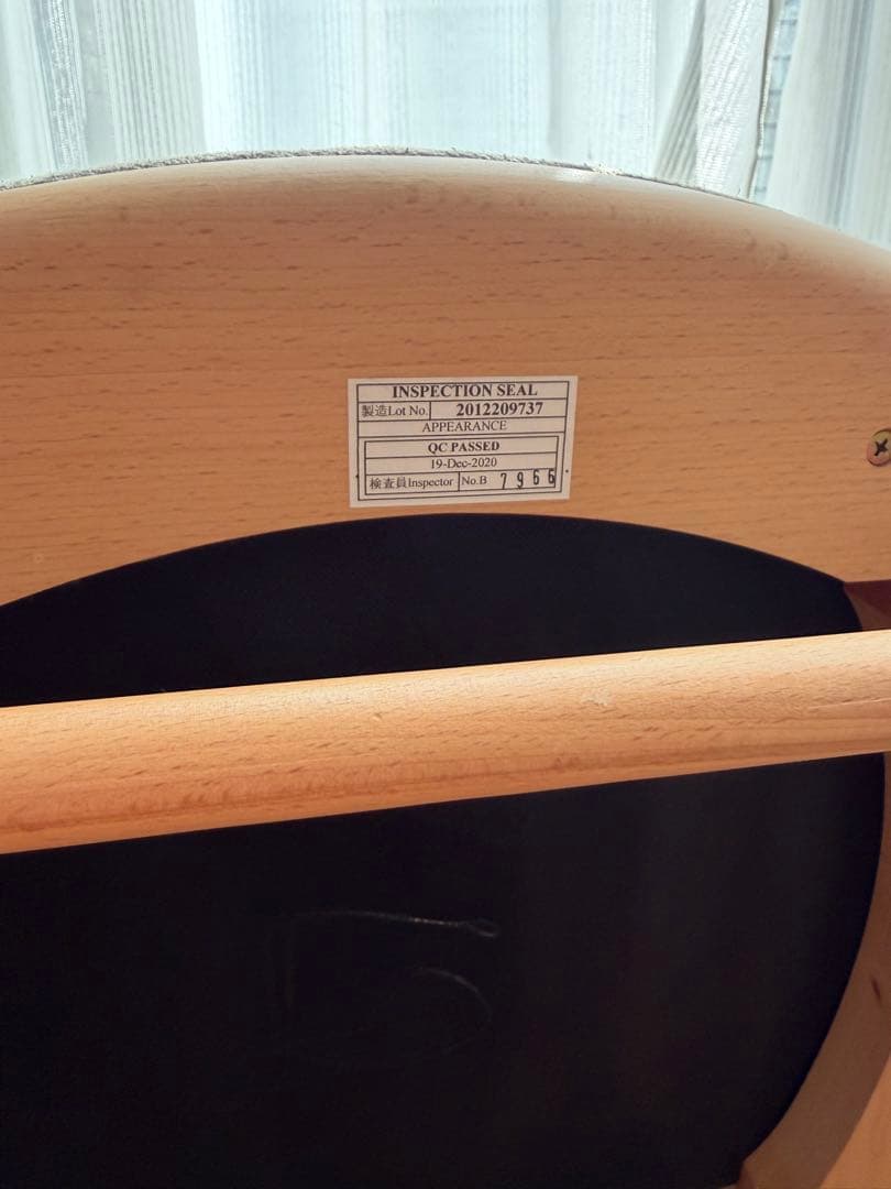 ナチュラル木製アームチェア グレークッション