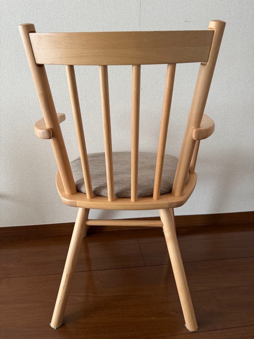 ナチュラル木製アームチェア グレークッション
