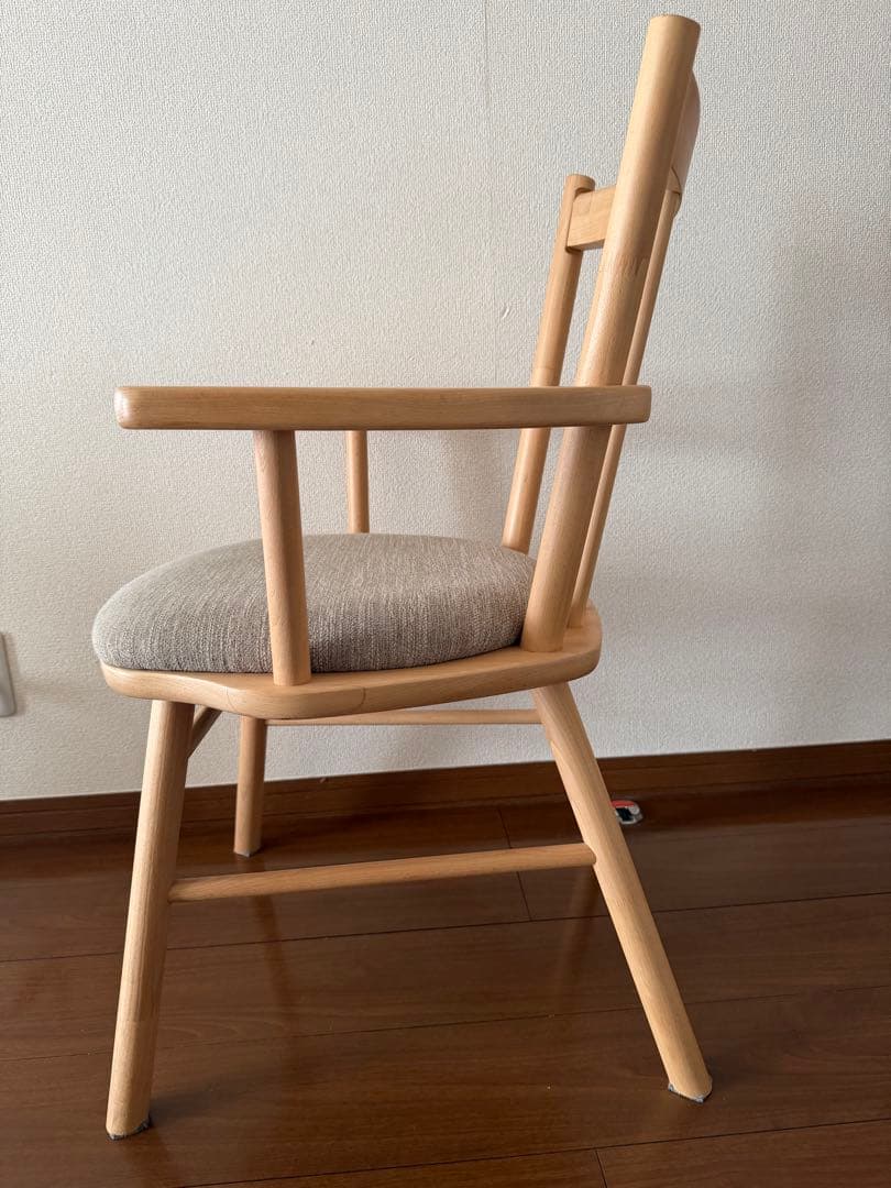 ナチュラル木製アームチェア グレークッション